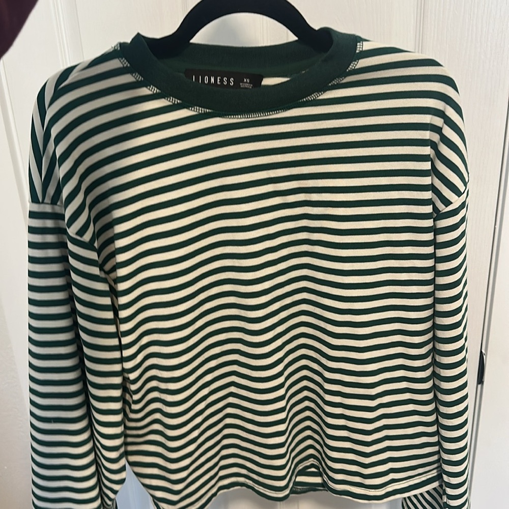 Lioness bloom top in green strips